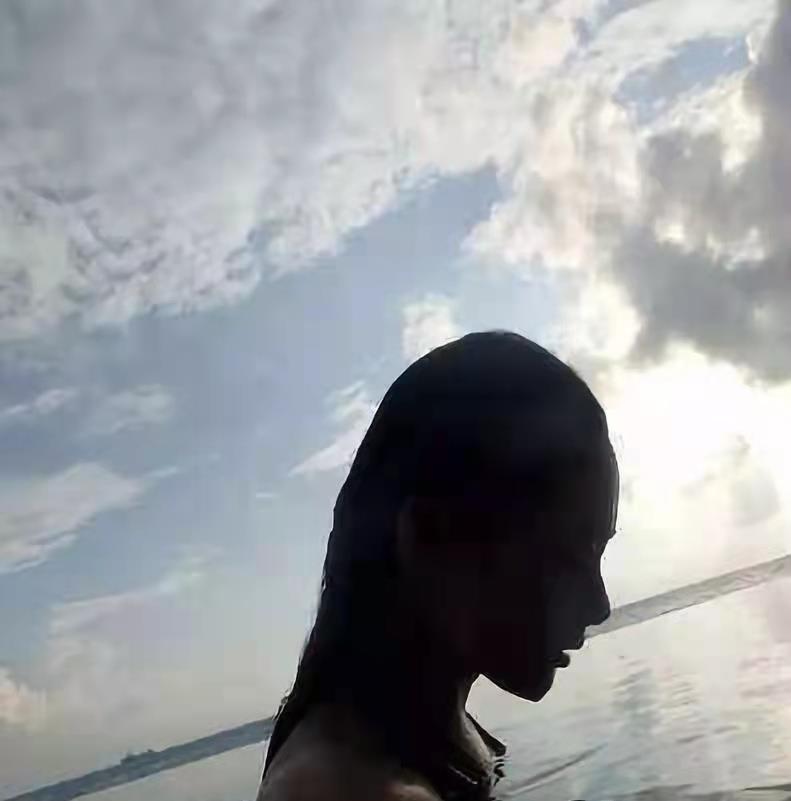 迪丽热巴|圆头扁头、溜肩直肩、仪态风情、女明星卷起来有多厉害？