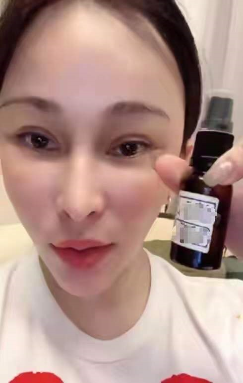 温岚|42岁电臀天后内地商演，面部僵硬认不出，与观众互动尴尬无人回应