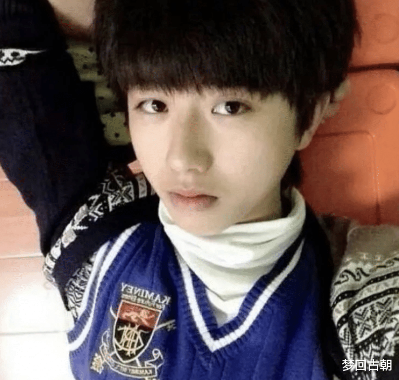 整容|很多人都说蔡徐坤整容了，看到他小时候的照片，大家还相信他整容了吗？