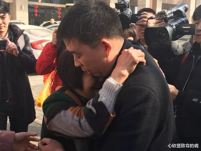 儿子在医院附近失踪,怕儿子回来找她,她去医院应聘干了27年保洁