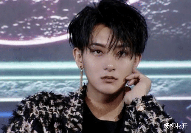 黄子韬|13年前，黄子韬承诺有钱后把聋哑发小留在身边当助理，今做到了吗