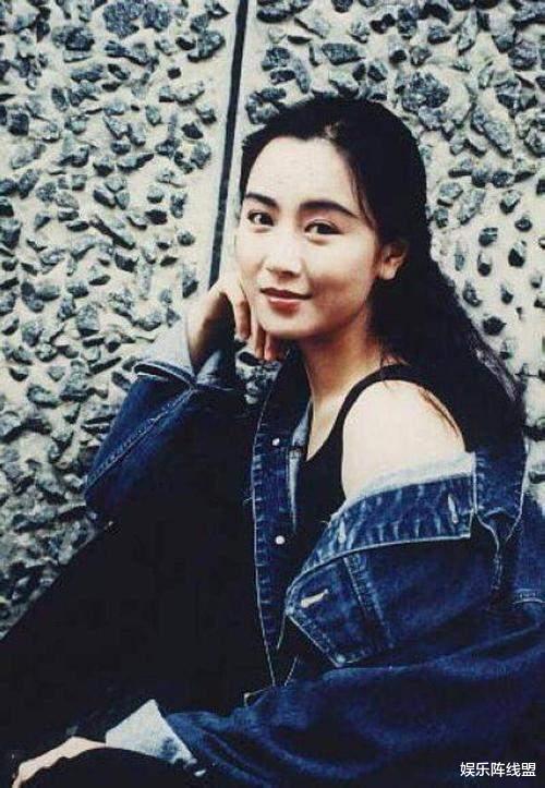 袁洁莹|袁洁莹的唏嘘情史，靠美貌征服了7个男人，尝遍爱情苦辣后皈依佛门