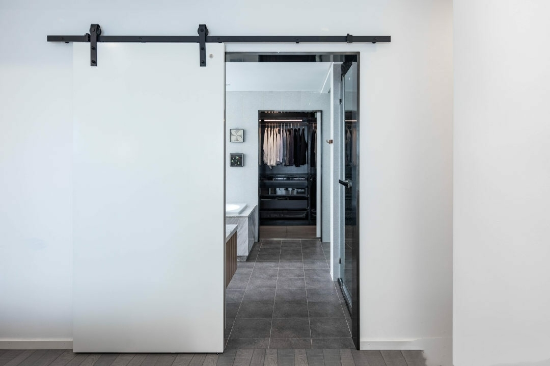 新住家居|她坚持在玄关加一扇门,家人都觉得很鸡肋,入住后才发现真好用!