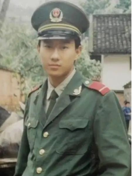 刘亦菲|停播的《谭谈交通》，抑郁的谭乔