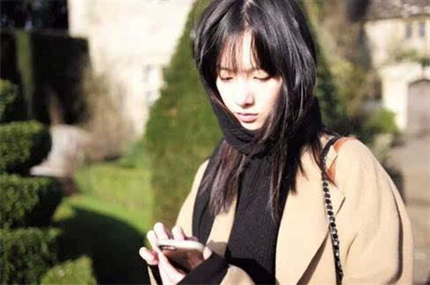 冷月恋爱顾问|女生忽冷忽热不回微信,该怎么办?