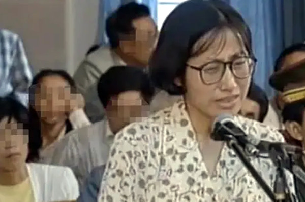 为了报复情夫,女子弄来硫酸,将情夫妻子和女儿毁容