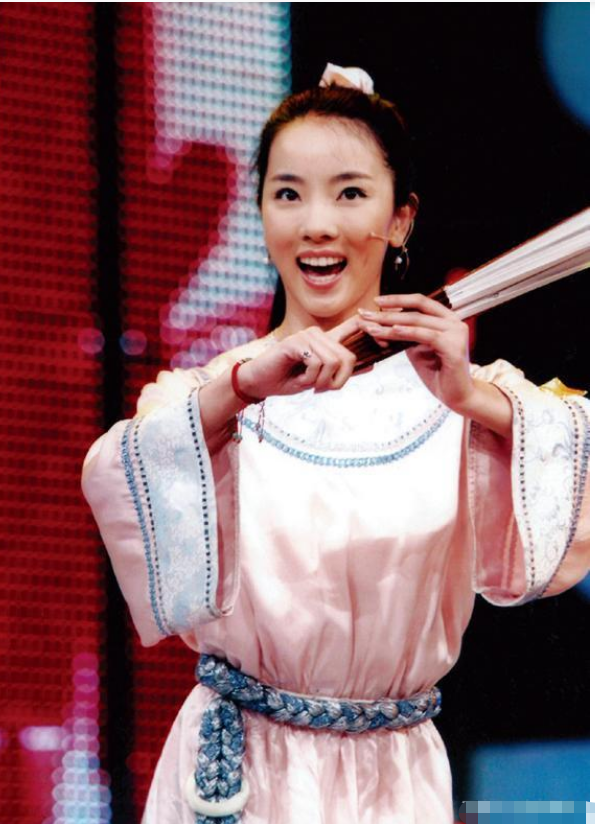 刘敏涛|她本是央视当红主持人，连生两子错失“一姐”称号，却直言不后悔