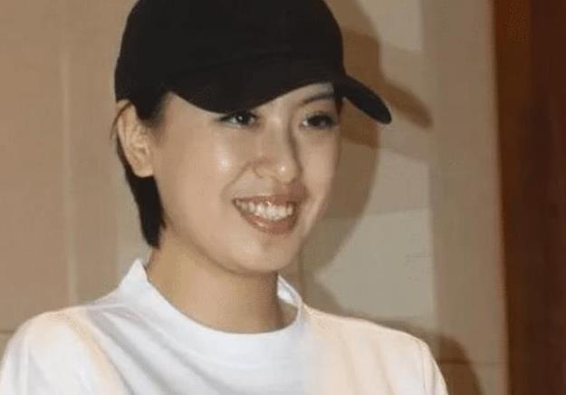 赵铭|10年前的《让子弹飞》,那个为电影献身的肚兜女孩赵铭,最后怎样