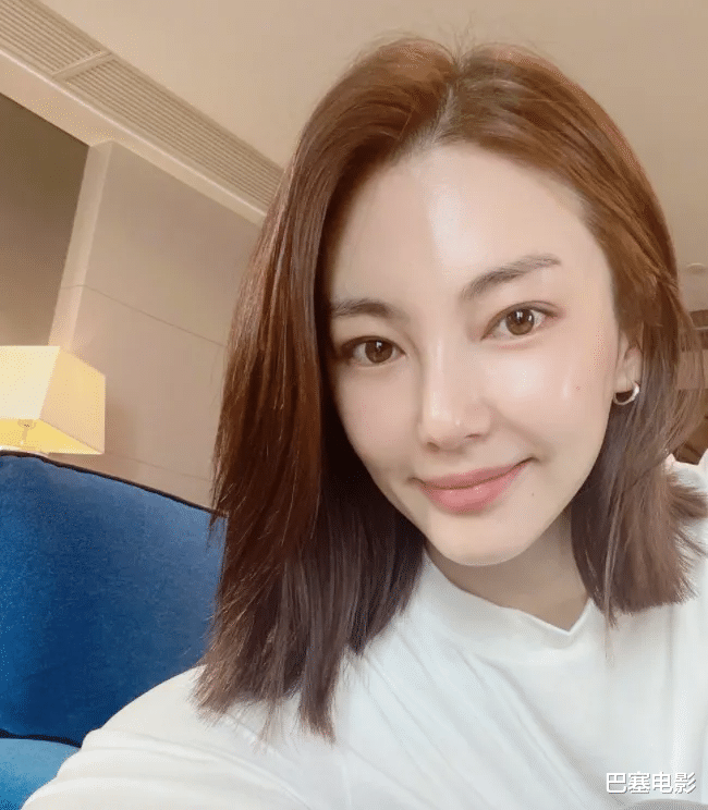 胡可|2022开年红毯：张雨绮变脸认不出，吴谨言好怪，郭采洁收了神通吧