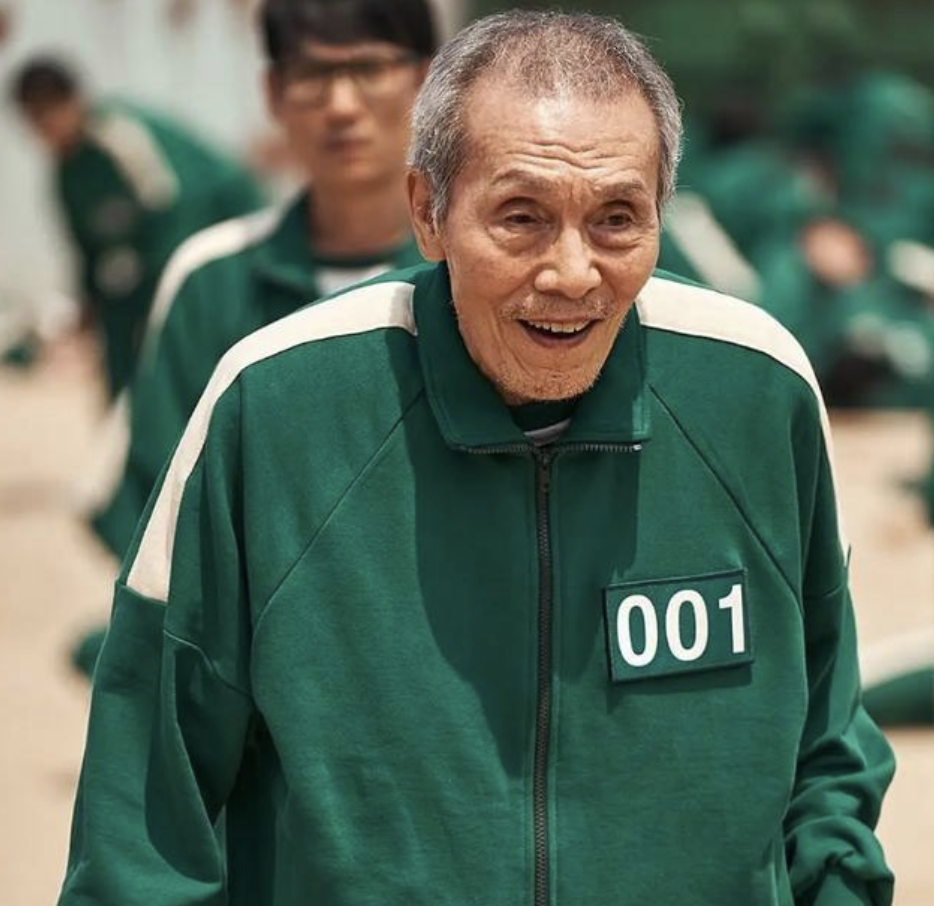 小S|小s万圣节扮《鱿鱼游戏》001号老人，戴白发画皱纹，偶像包袱全无