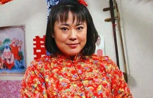 乳腺癌|51岁李菁菁自曝患乳腺癌，公开化疗历程，借此鼓励病友一定要坚强