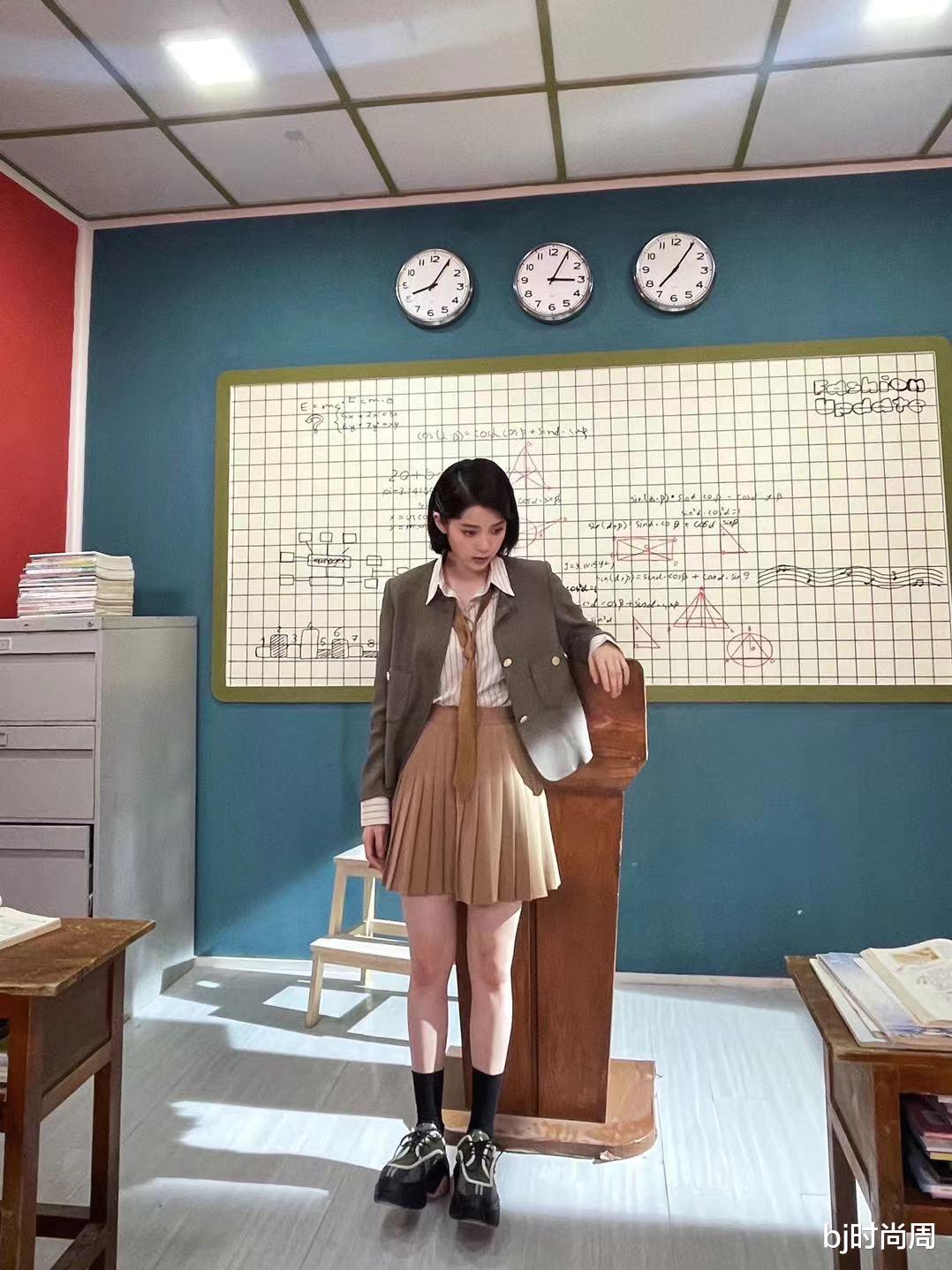 bj时尚周|学院风穿搭学欧阳娜娜穿，时髦又经典，比18岁少女还好看