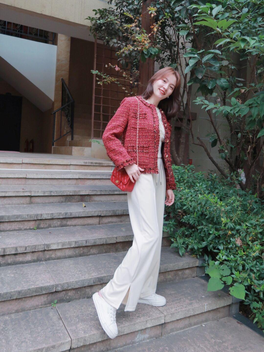 何有强 这才是适合普通人的小香风外套，搭配阔腿裤，既有温度又高级洋气