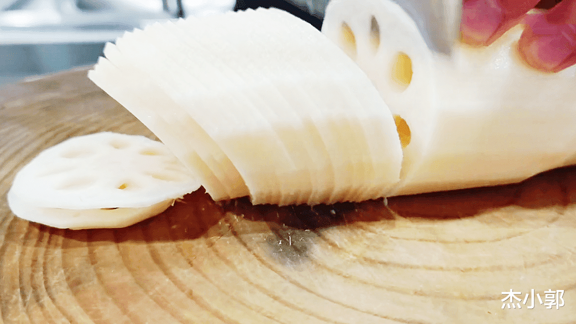 深秋滋养进补，记得吃9食做3事，防秋寒从脚起，养生要牢记8注意