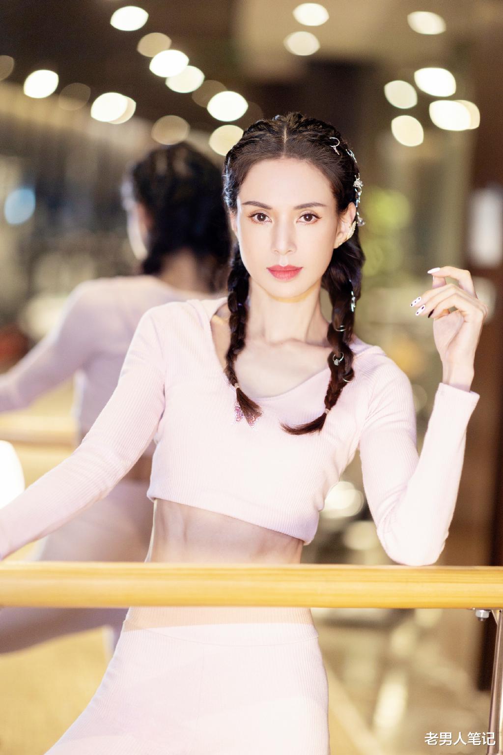 老男人笔记 55岁李若彤与65岁张丰毅健身合照，看得激情澎湃，别拦住我要健身