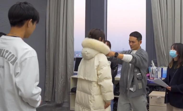 林生斌|朱舅舅晒视频为双十二做准备，却遭黑粉网暴吐槽，称其又出来摆拍