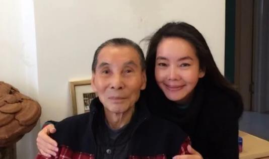 辛晓琪|歌后辛晓琪身体亮红灯？眼睛爆血太可怕，59岁仍未婚无人陪