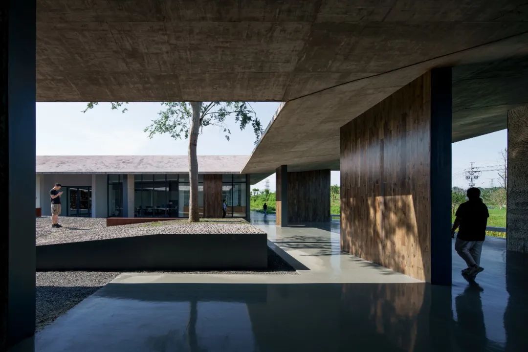 月亮|湖-廊-院-廊,石湾猪舍里展厅