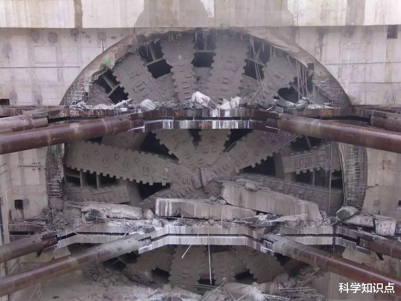 世界最大盾构机每小时挖3.6米,挖穿地球需要多久?能否成功