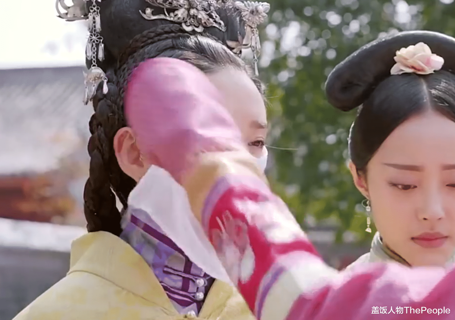 毁容|国产剧毁容还能更离谱？有人热油浇脸不起泡，有人脸被烫熟反变帅