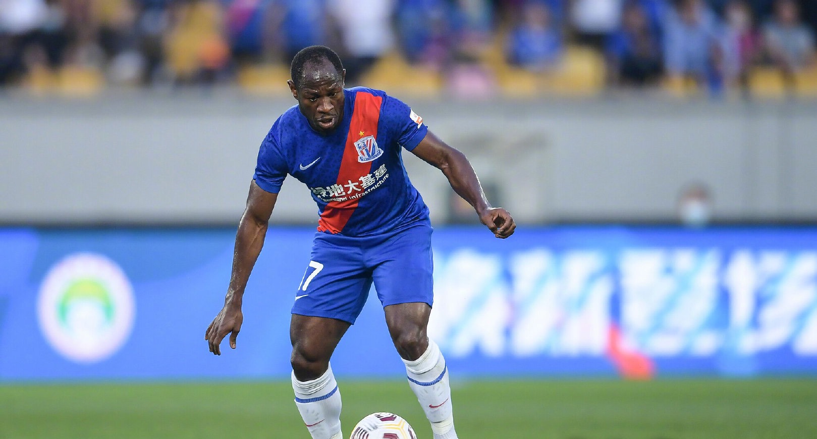 上海申花|头牌射手离队，申花重组锋线“废柴”国脚占先机，争冠收获2大利好