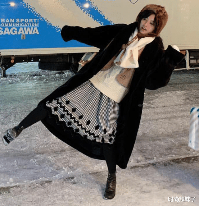 黑尾酱|李诞老婆果然是“神颜女子”,当她穿起JK后,一般男人都受不了