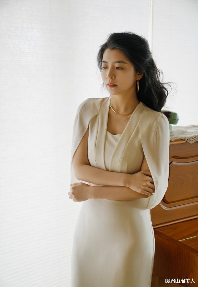 峨眉山周美人|被“三木母女”的早秋穿搭惊艳了，时尚有气质，每套都透露出优雅