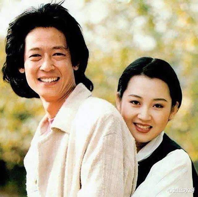 王志文|无法重拍瞬间：意气风发的王志文帅气逼人，图5骑摩托车的辣妹是谁？