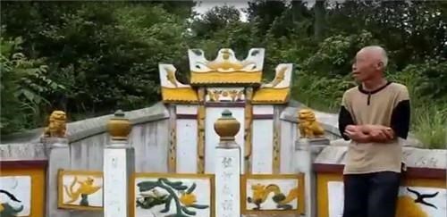 湘潭一六旬老人,火化下葬3年后突然回家,家人花15万火化的是谁