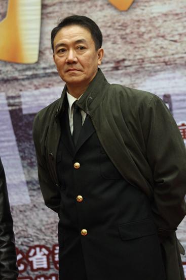 李幼斌|63岁李幼斌近照苍老，双眼耷拉模样邋遢，二婚娶小13岁娇妻受质疑