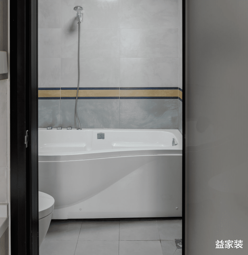 现代风格的绝美搭配,厨房和餐厅连在一起,不仅实用还能享受阳光