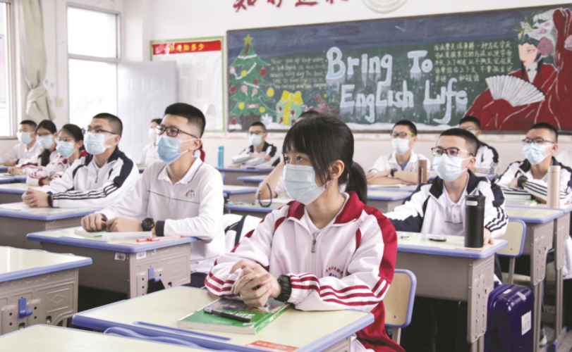 发型|初中生发型有“新标准”,男生尚可接受,女生有点一言难尽