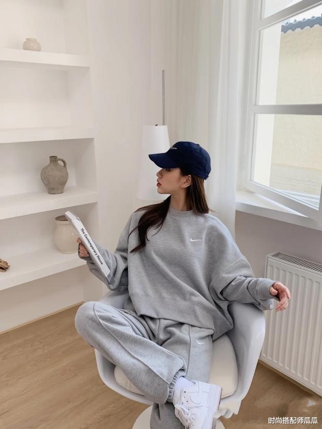 时尚搭配师瓜瓜 今年这条“懒人裤”火了,百搭显瘦,关键还时髦,杨幂都上头了