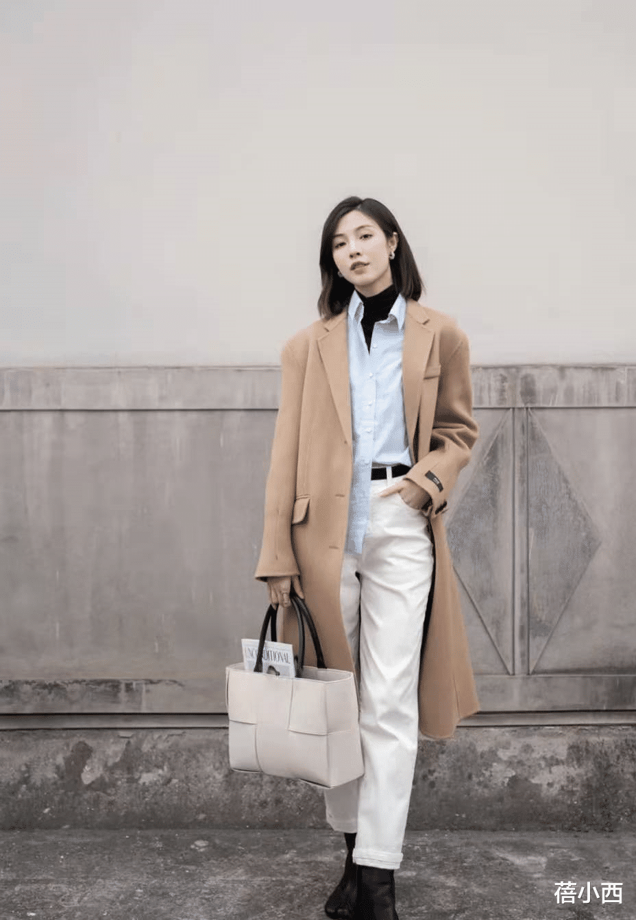 蓓小西 奔三奔四的女人，建议多穿“风衣”，这4种搭法简约时髦显气质