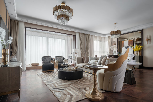 240平轻奢风五居室,阳台设计为休闲茶室,可品茗又可观景