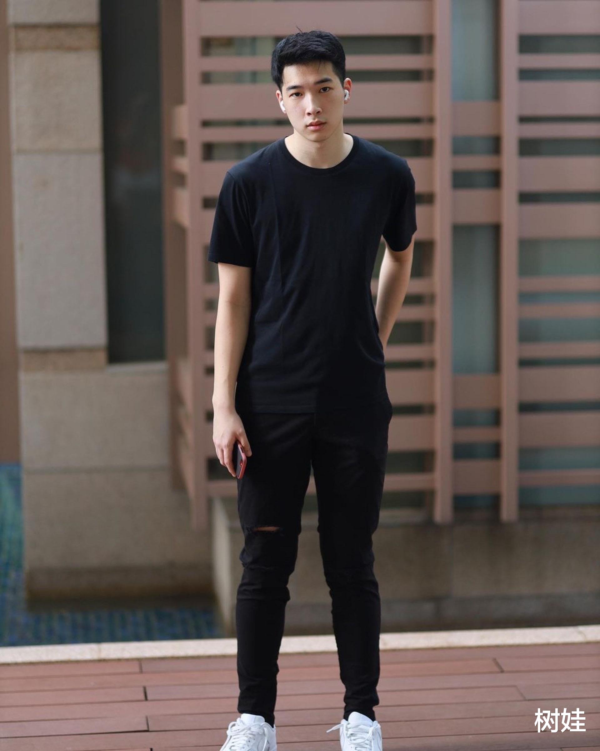 张艺兴|曾华倩与龚慈恩叙旧晒两家人合照，盛赞孩子郎才女貌，有意对亲家