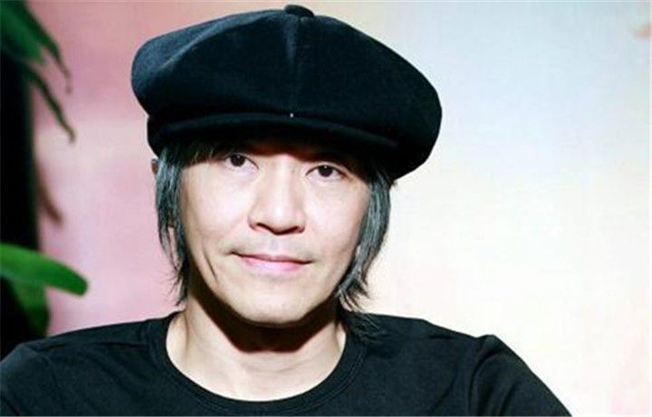 |周星驰因违反防疫规定，现身吴孟达丧礼，面临6个月监禁！