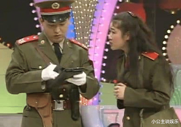 孙涛|春晚常客孙涛，为什么红了25年零绯闻，看他背后的女人就明白了