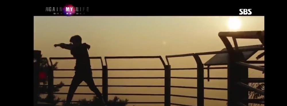 贾玲|《Again My Life》预告曝光！李准基格斗检察官，狂健身爆击恶人