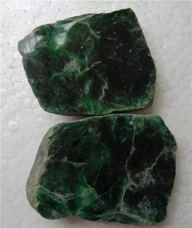 翡翠|警惕！千万别把翡翠飘藓当做飘花