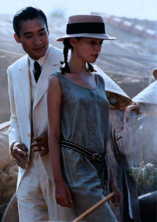 妮夏情感|女人动情想被“撩”,会主动释放4大信号,别视而不见