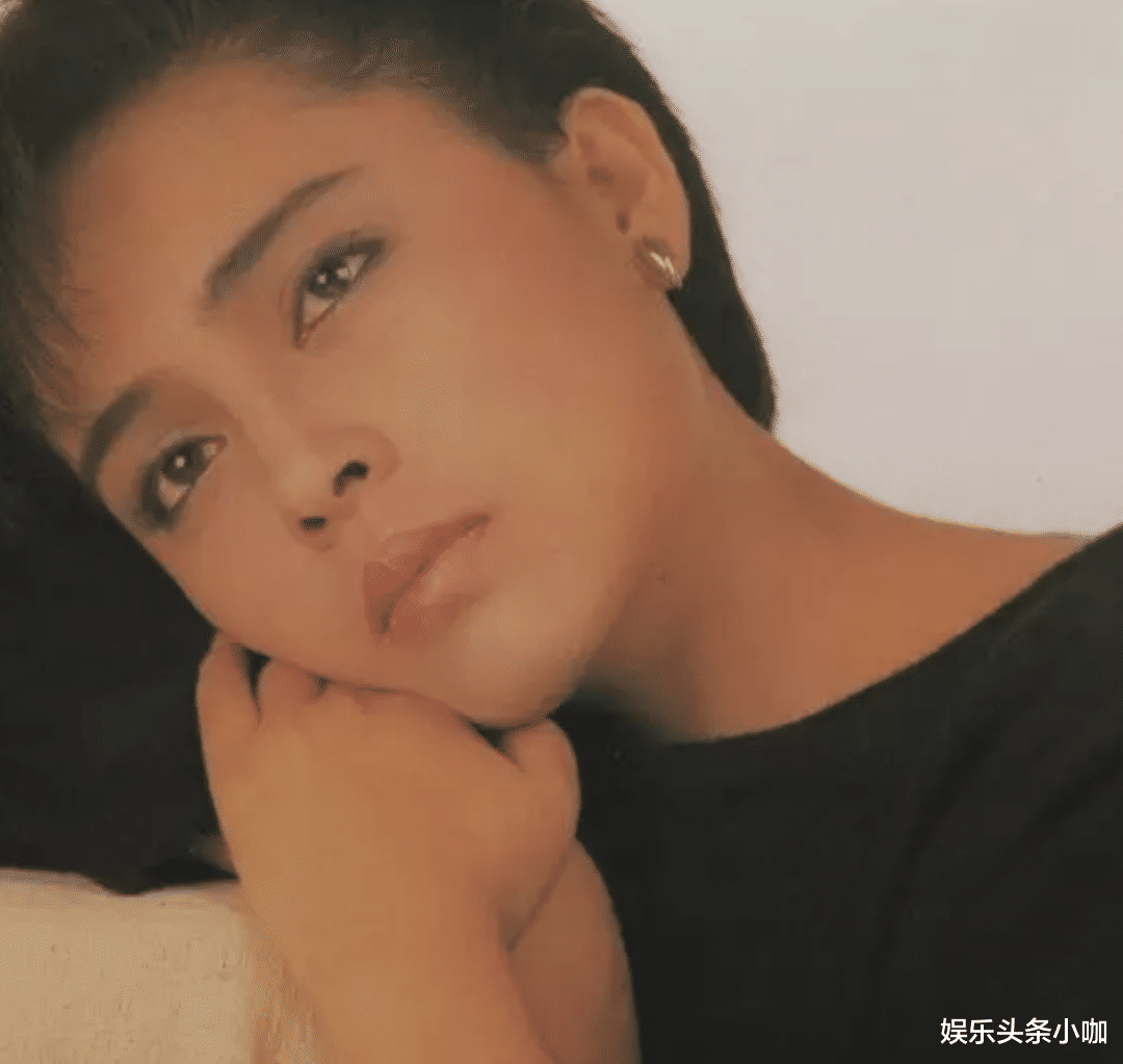 千百惠|脸肿成发面馒头，还能插足已婚男？