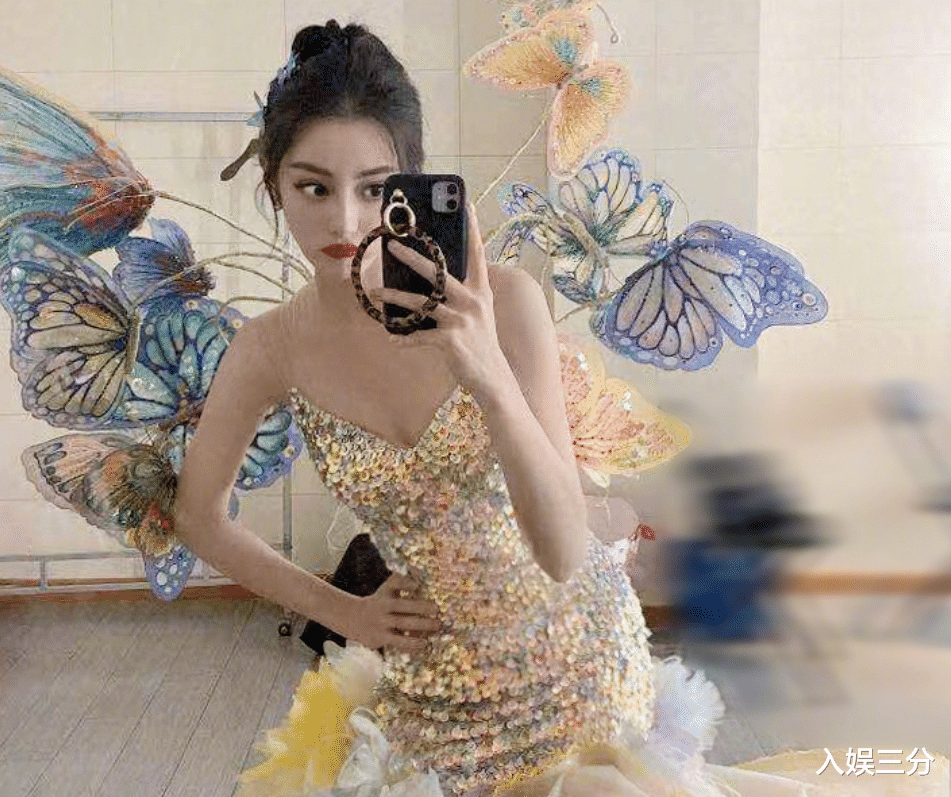 迪丽热巴|迪丽热巴又更新自拍，刚发布阅读量过千万，但腰围关注度最高！