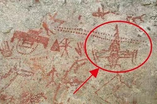 考古学家|昆仑山曾发现万年岩画，画有“飞机图案”，史前文明真的存在？