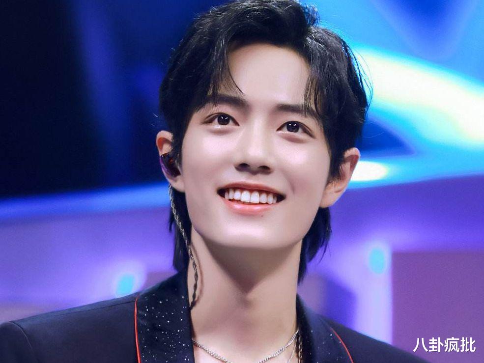 杨幂|肖战提升演技，王思聪扣，梁朝伟住总统套房，杨幂喜欢打别人手机