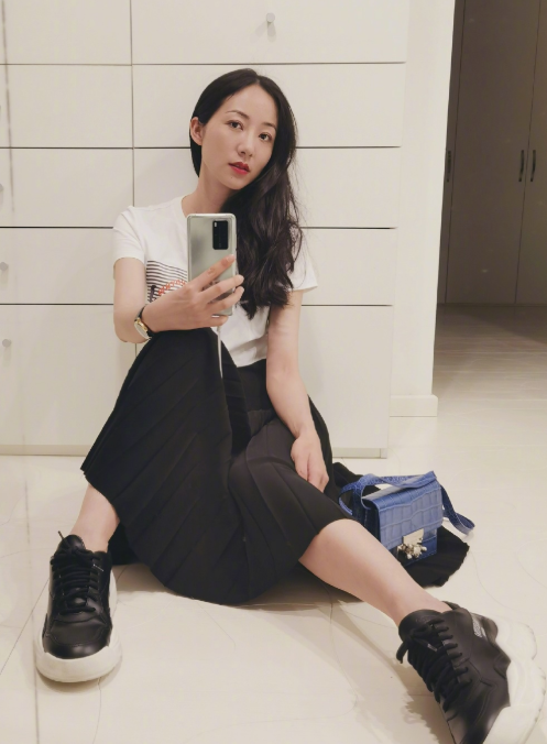 李小璐|韩雪晒出自己的豪宅，附近都是山谷野林，自己一个人住不孤独吗