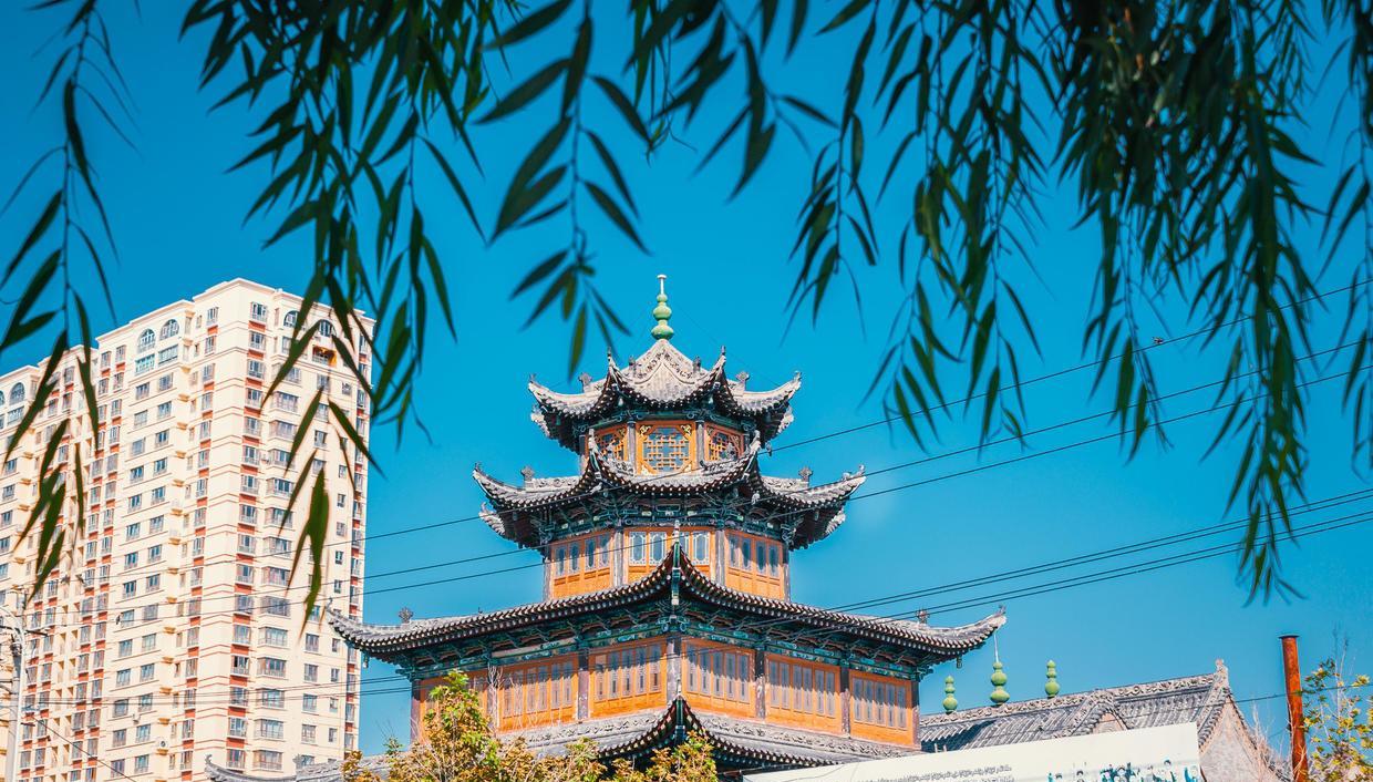 本可以不这么做的|新疆伊宁漫步喀赞其民俗旅游区，感受异域风情与宁静时光