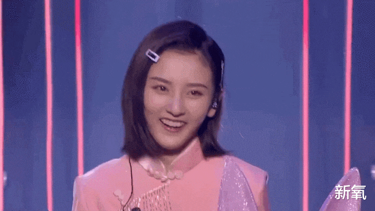 明星|天鹅颈九头身女明星却难掩动态尴尬,体态的动态紧张感如何改善?