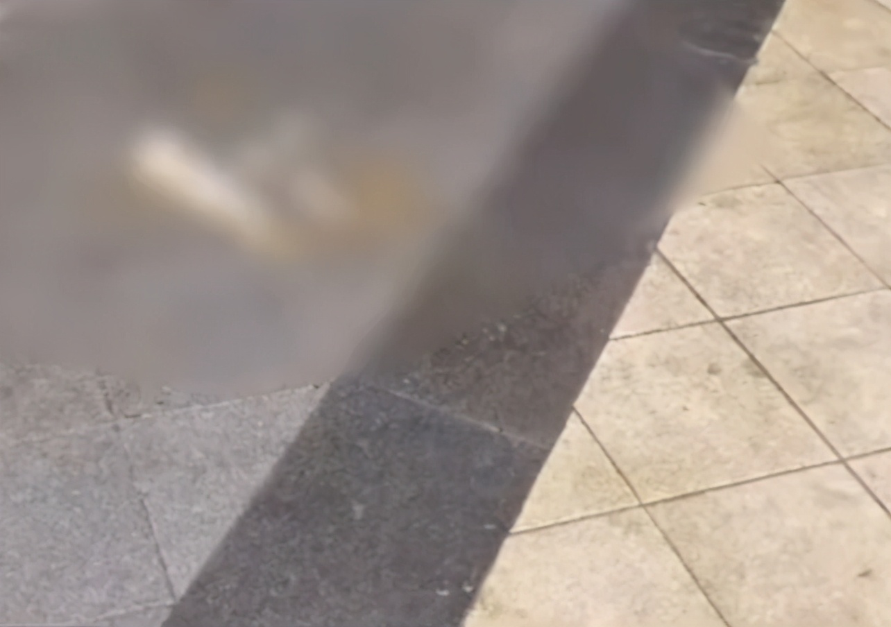 事故全球通 成都一小区有人高空扔粪便，持续一个多月，居民已多次报警