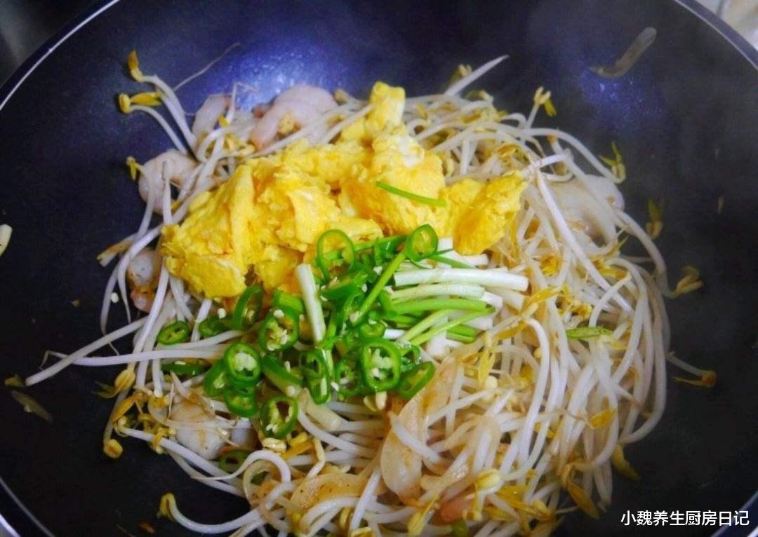 黄豆芽|天然的“清肠菜”找到了，热量比黄瓜低，刮油清肠，越吃越瘦